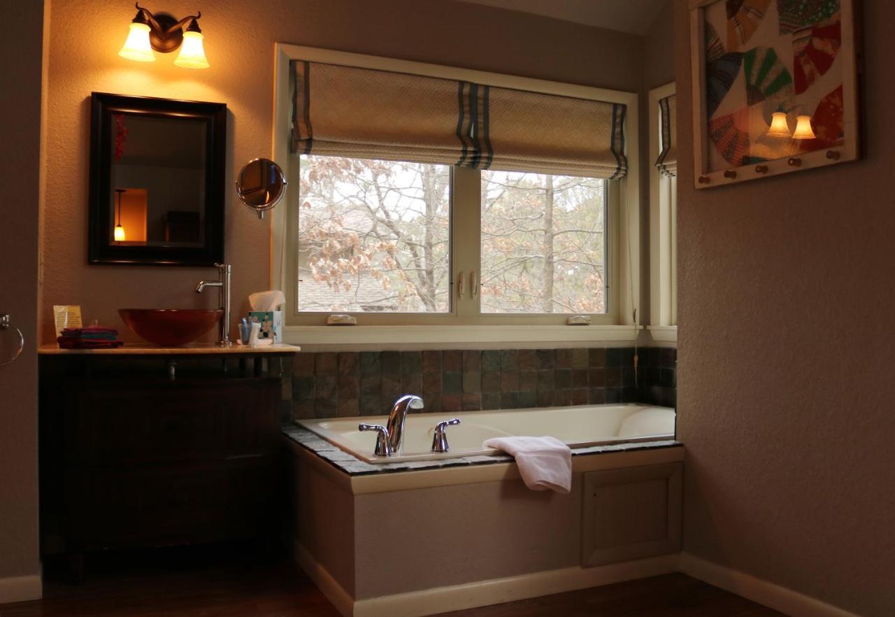 The Grand Treehouse Resort Eureka Springs Extérieur photo